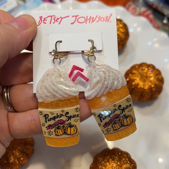 BETSEY JOHNSON PUMPKIN SPICE LATTE EARRINGS - Picture 3 of 4
